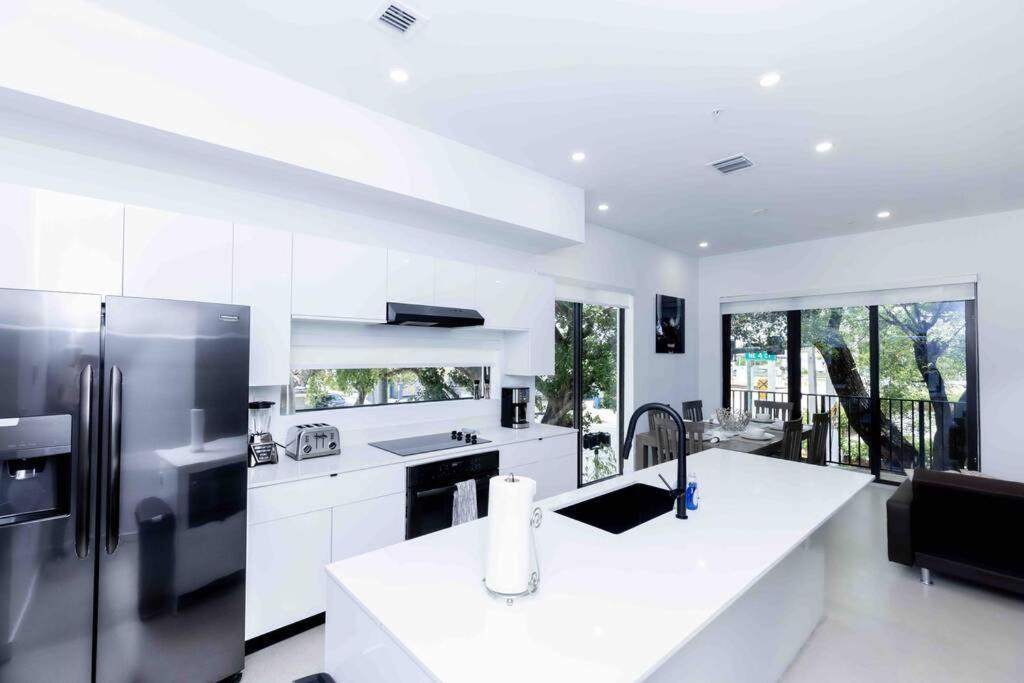 Huge 4 Bedroom Townhouse W/ Private Rooftop & Bbq Miami Dış mekan fotoğraf