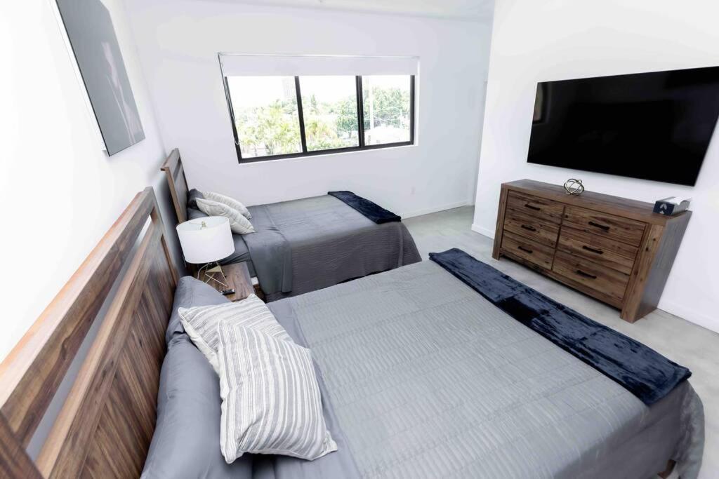 Huge 4 Bedroom Townhouse W/ Private Rooftop & Bbq Miami Dış mekan fotoğraf