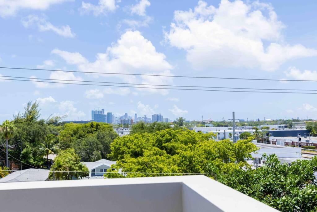 Huge 4 Bedroom Townhouse W/ Private Rooftop & Bbq Miami Dış mekan fotoğraf
